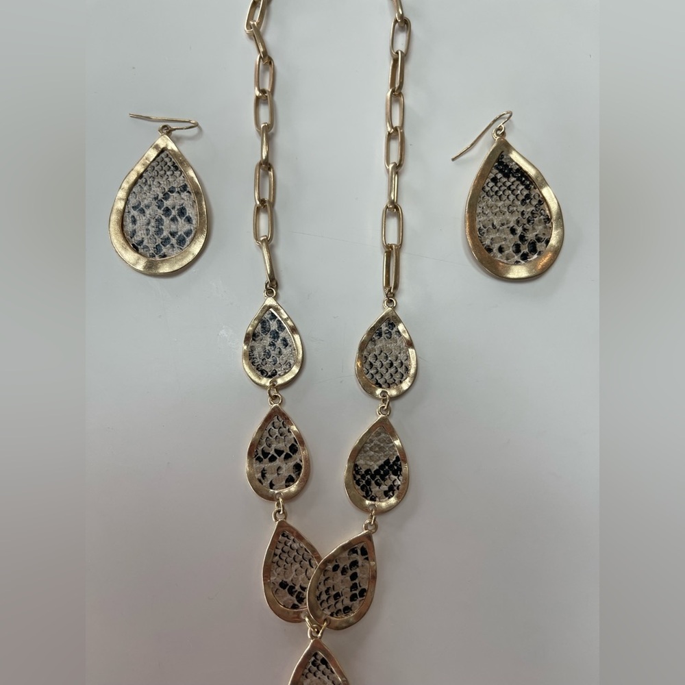 Costume 3 piece Animal Print Necklace and Teardrop Earrings Set